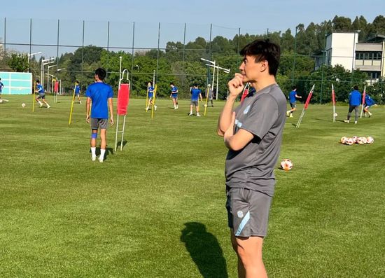 CCTV6 VIP影院 全部 电影 电视剧 影人 视频 图片 新闻 更新时间 所有 1小时内 今日内 1周内 1个月内 从资讯频道搜索 结果 189738 条 王菲带女儿李嫣现身大理逛街 母女俩姿势神同步 2015-04-09 4月9日下午，有网友在云南大理偶遇带女儿逛街的王菲，并晒出一组照片。