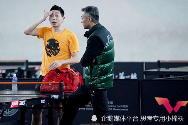 电影《至暗时刻》剧照同样出生于伦敦的加里·奥德曼在本片中贡献了“大变活人”级的表演，凭借对丘吉尔的演绎获得了奥斯卡最佳男主角奖。